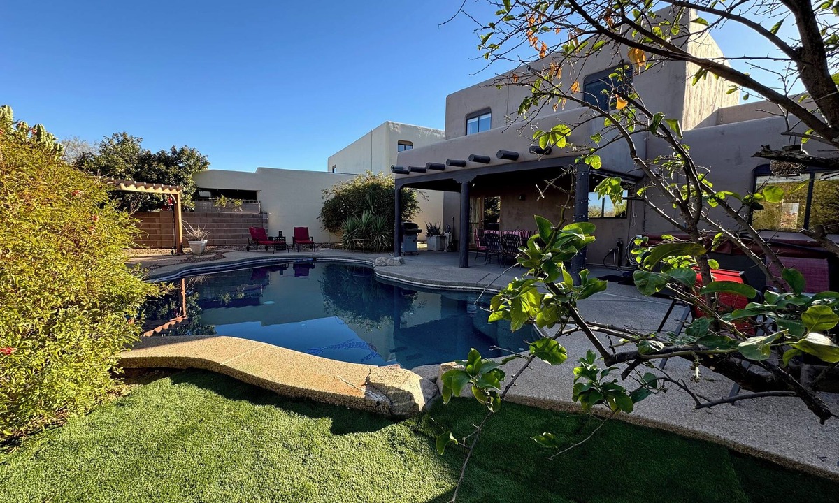 Casas Adobes House | Peaceful desert Oasis, pool & spa! Pets welcome, golf, hiking, riding, dining.