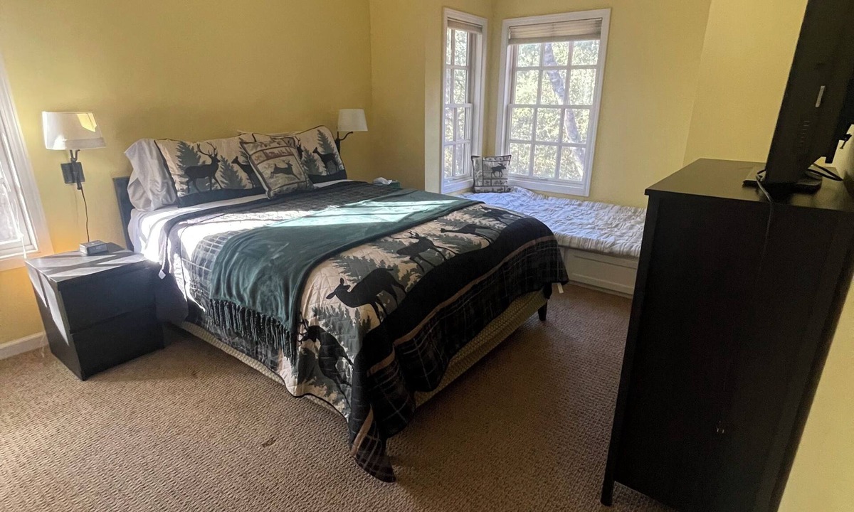 Pine Grove Cabin | Peaceful escape in Pine Grove, California. This spacious 3-bedroom, 3-bath.