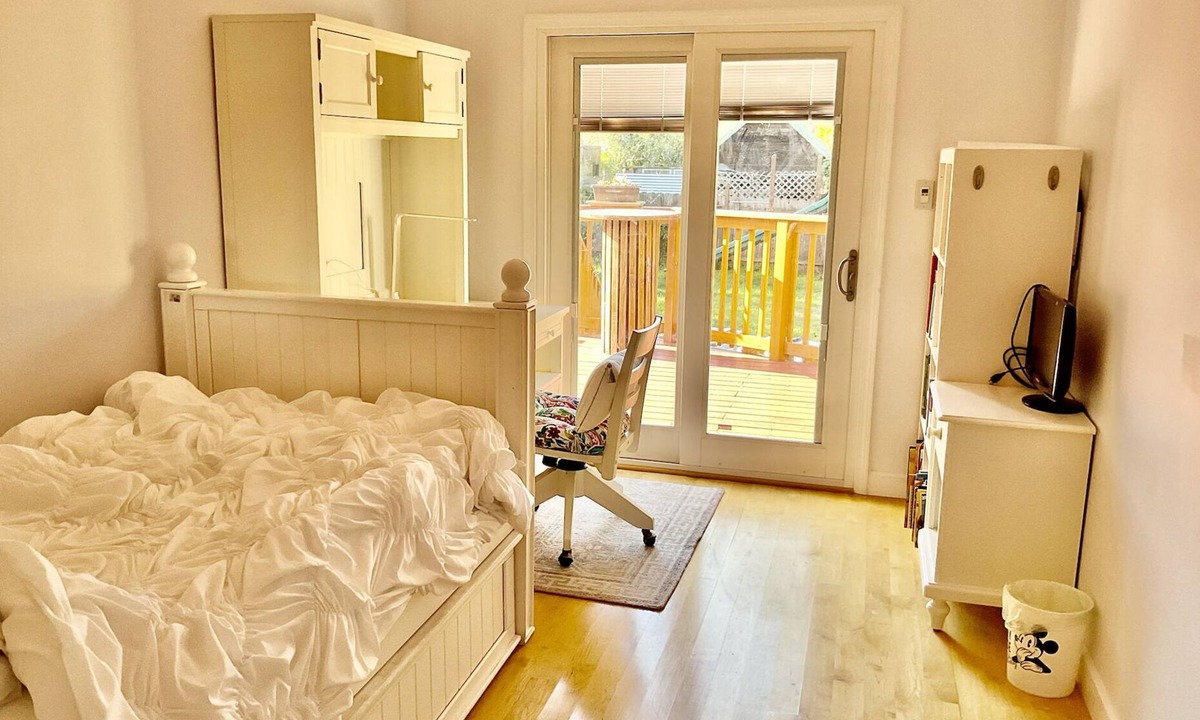 Poets Corner Bed & Breakfast | Peaceful Place to stay in Berkeley