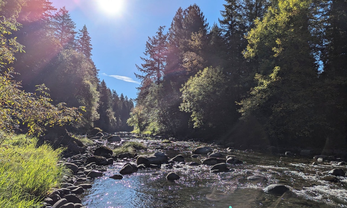 Battle Ground House | Peaceful Riverfront Escape for Relaxation or Remote Work