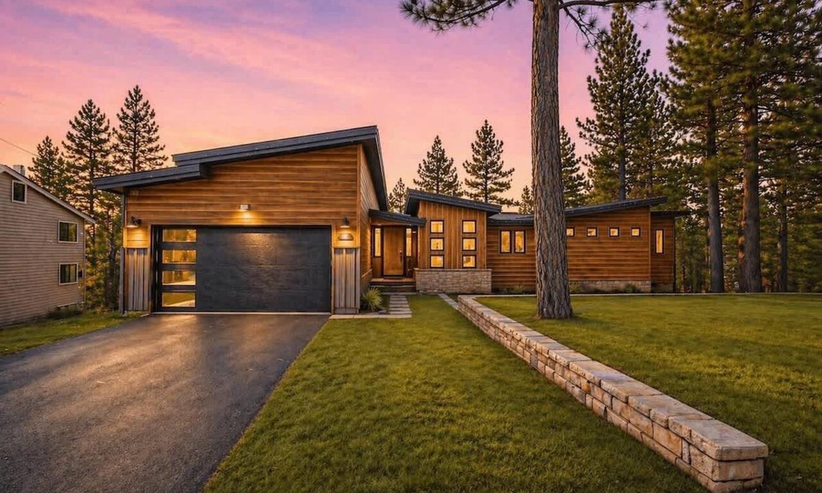 Montgomery Estates Cabin | PeakView: Luxury 6br, Hot Tub, Game Room, Theater, Sir Conditioning, Bar, Near Lake and Heavenly
