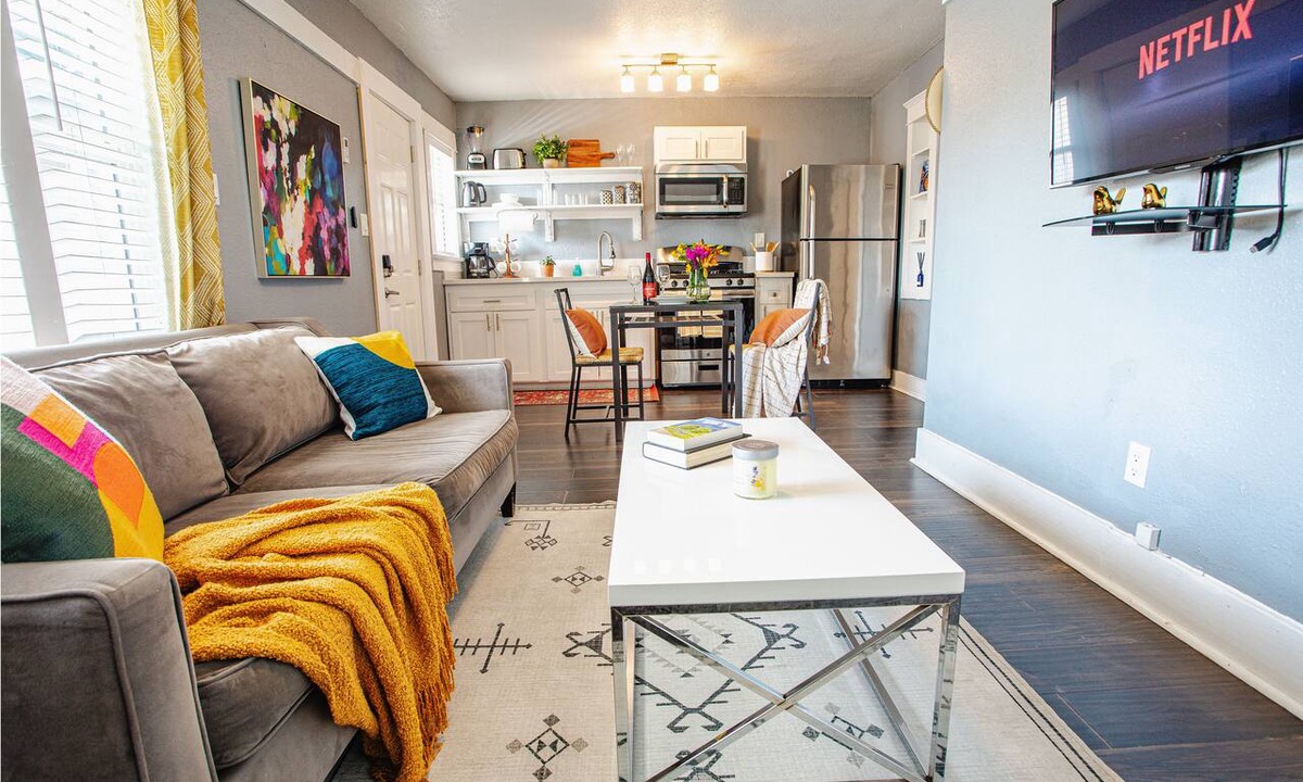 Willmore Apartment | People’s Choice: Central Location, Prkg & Patio