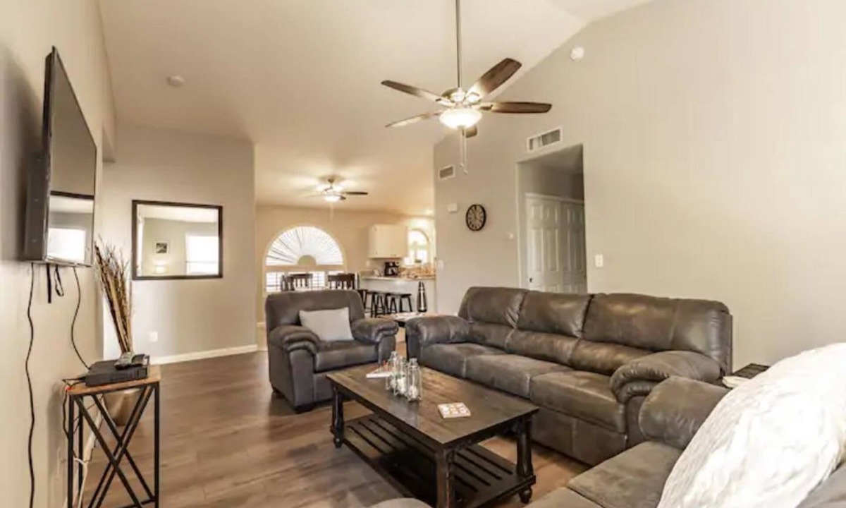 Arrowhead Shores House | Peoria Home with 2 Car Garage! High Speed Internet