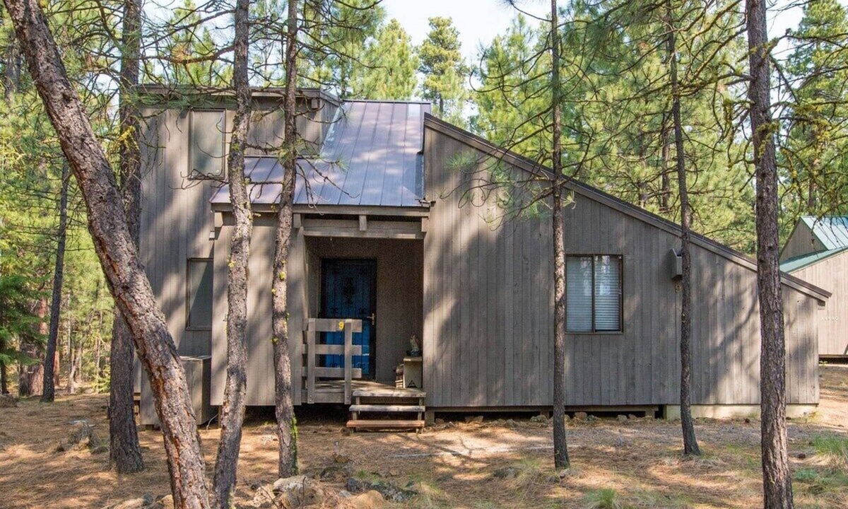 Black Butte Ranch Cabin | Perfect 3-bedroom cabin with cozy charm in Black Butte Ranch