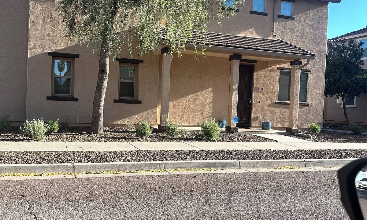 Maryvale House | Perfect Phoenix base gated 3BR walk to dining and shopping community pool