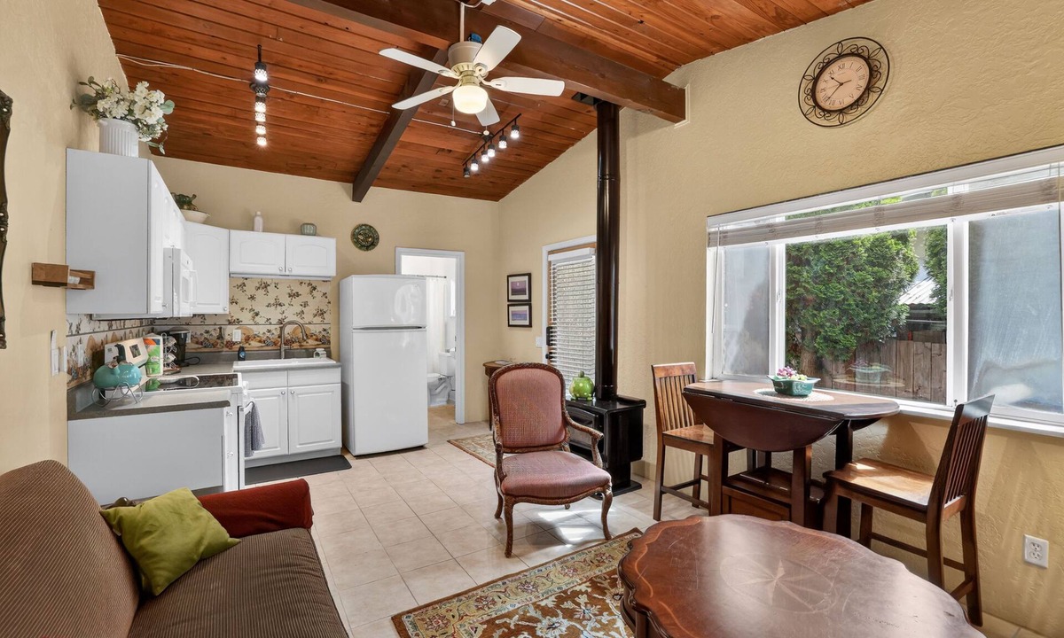 Aloha Apartment | Pet-Friendly Aloha Apt | Walk to Intel