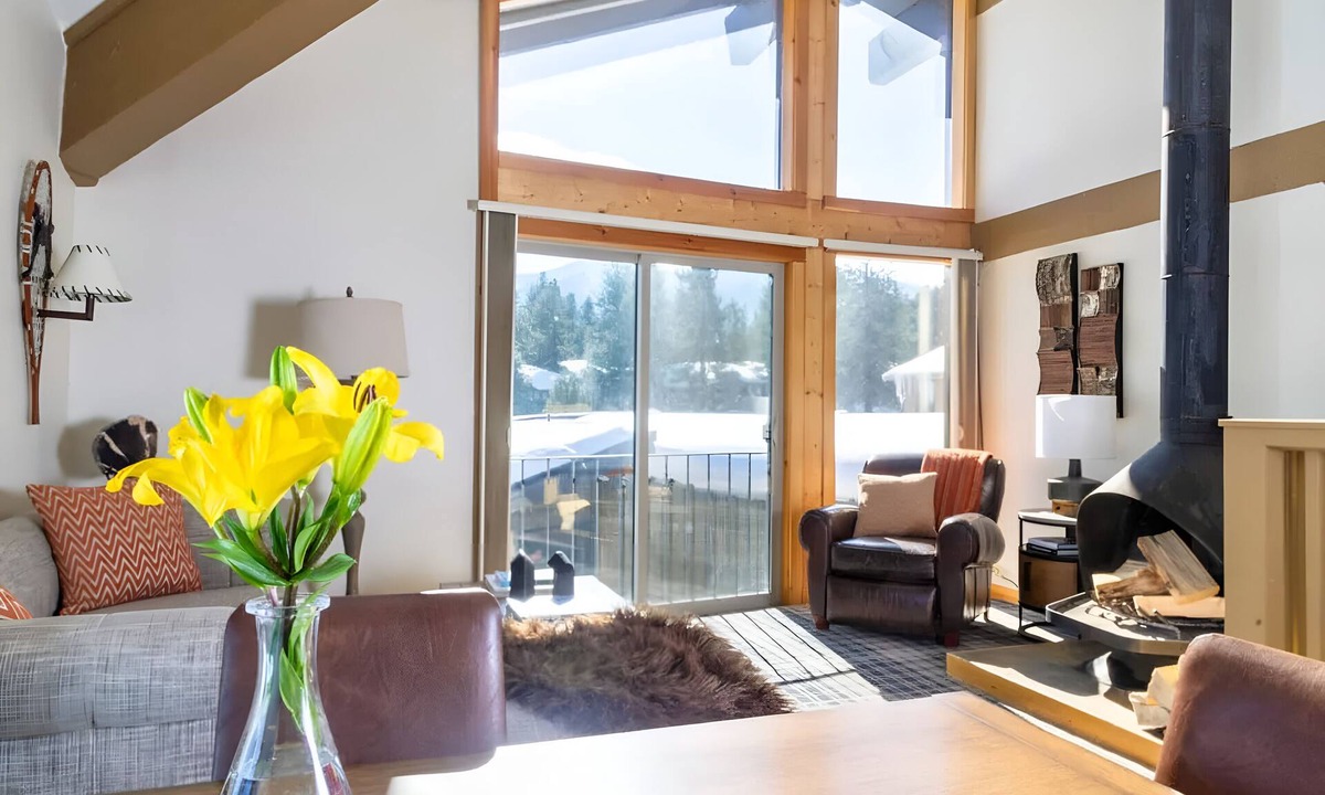 Mammoth Lakes Hotel | Pet-Friendly Alpine Escape with Kitchen Near Trails & Mammoth Mountain! 2 Units