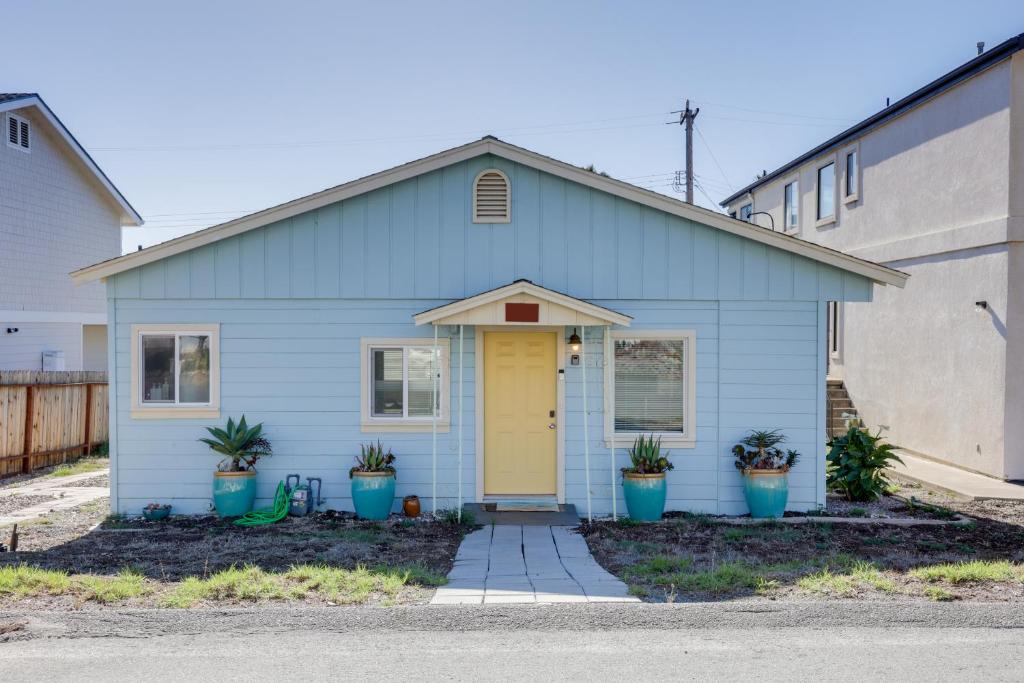 Cayucos House | Pet-Friendly Cayucos Home Walk to Public Beach!