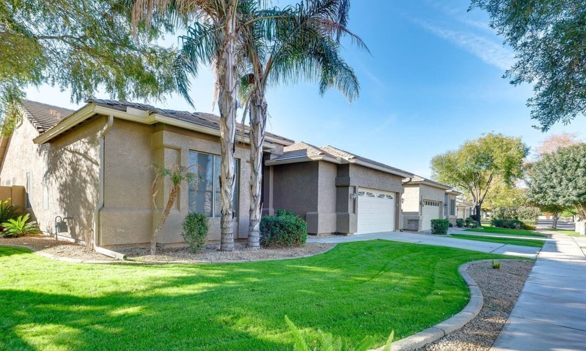 Oakwood House | Pet-Friendly Chandler Home w/Heated Pool - MTR
