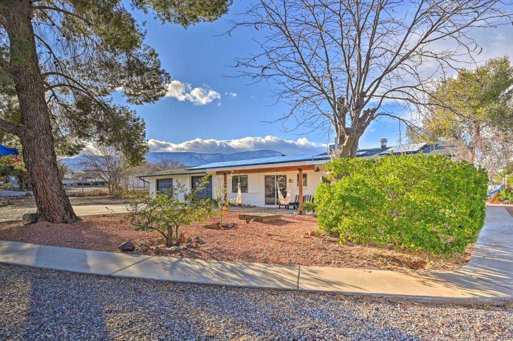 Cottonwood-Verde Village House | Pet-Friendly Gem w/Treehouse: 20 Mi to Sedona