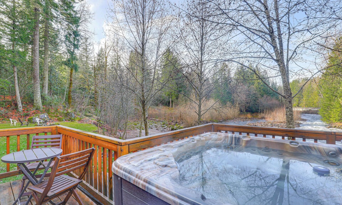 Zigzag Cabin | Pet-Friendly Riverfront Cabin w/Hot Tub