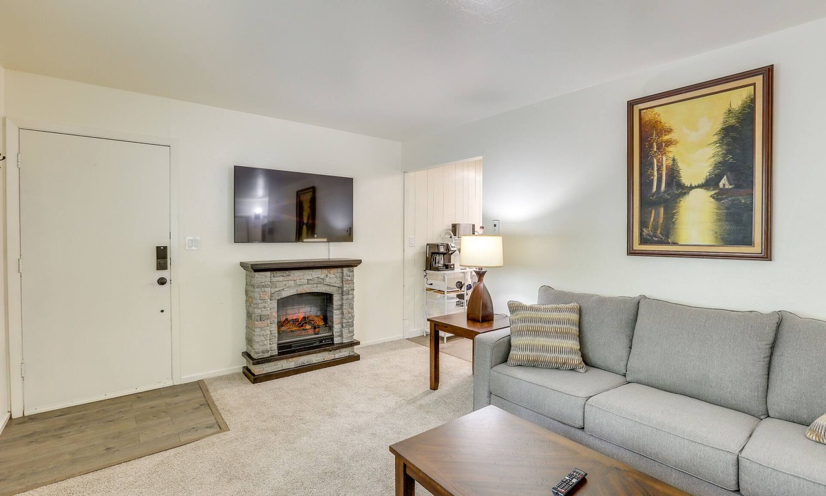 Sierra Tract House | Pet-Friendly South Lake Tahoe Home: 2 Mi to Lake