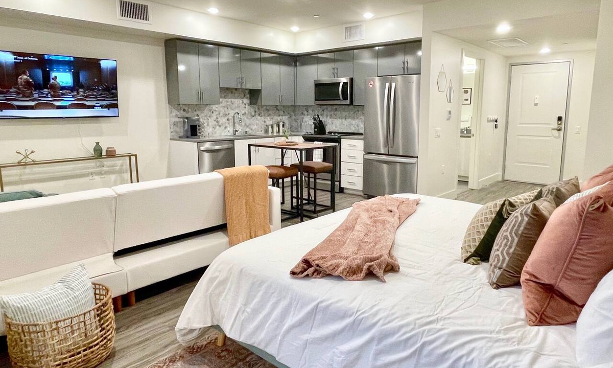 Walnut Creek Apartment | Pets Stay Free in Downtown Walnut Creek Condo