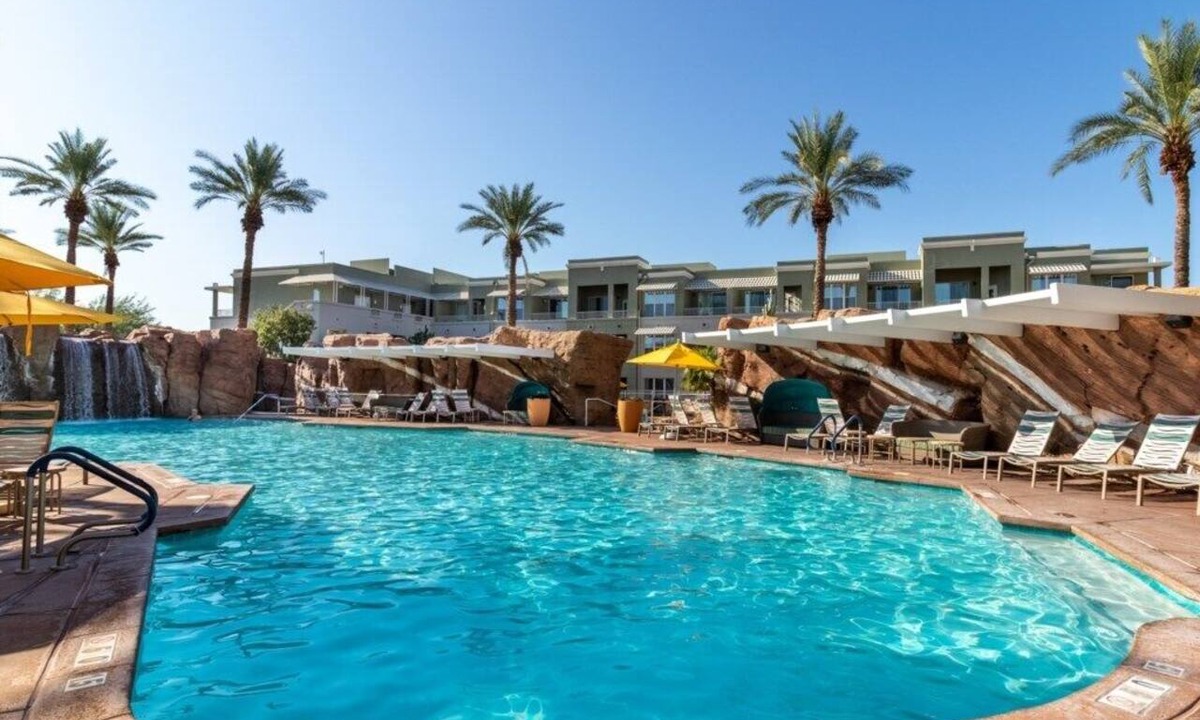 Desert Ridge Apartment | Phoenix | Desert Hideaway | Golf & Resort Pool