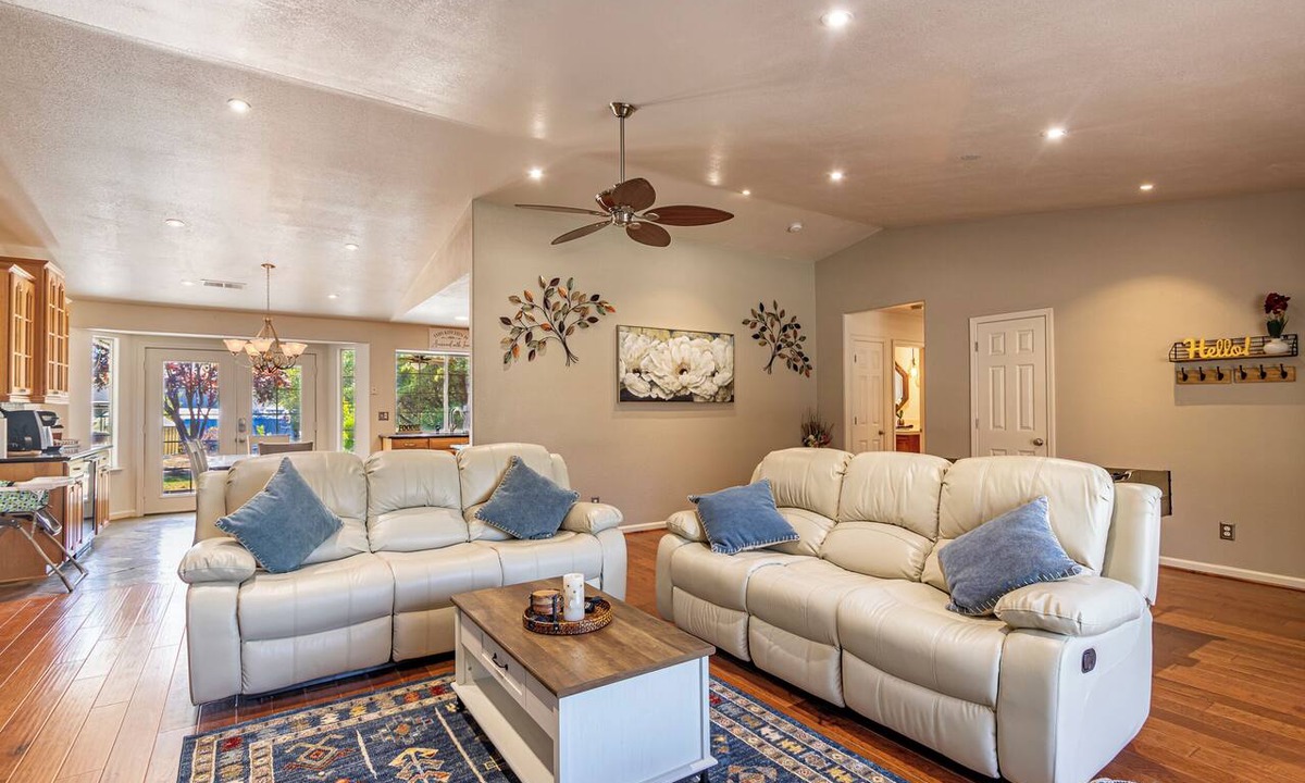 Coarsegold House | Picayune Retreat: Spa/EV/Play-structure/Pet-loving/Games and more'