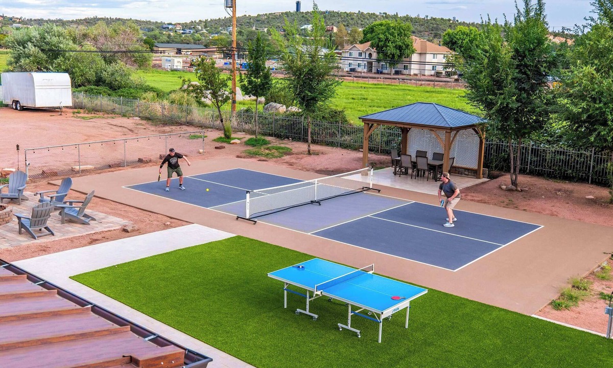 Payson House | Pieper Mansion - Historic Charm & Pickle ball court!
