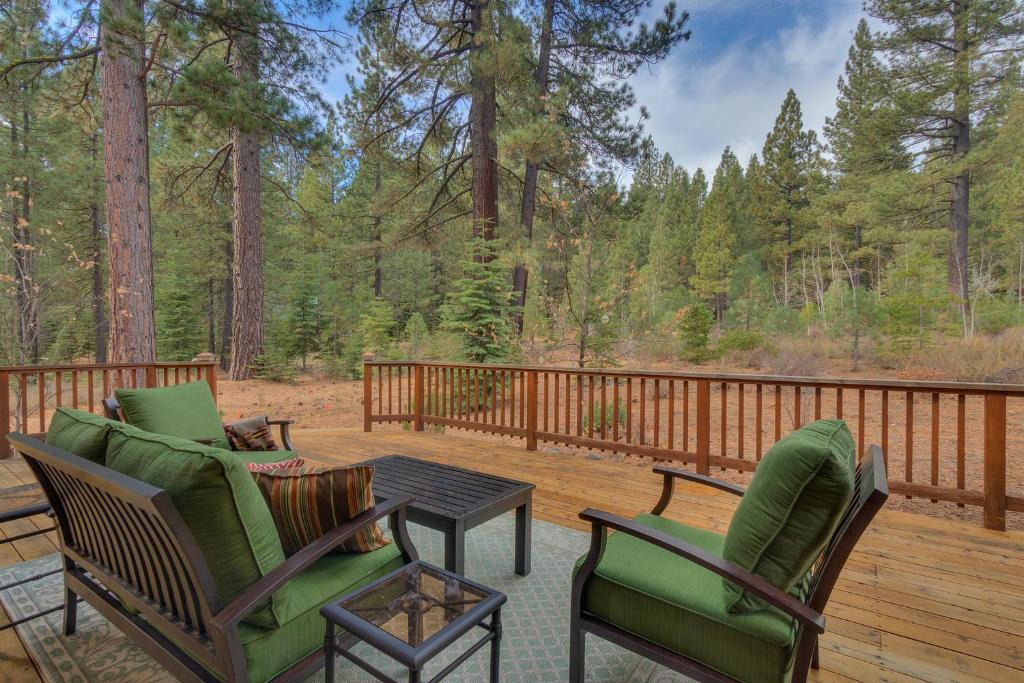 Truckee House | Pine Meadow at Gray's Crossing - 4BR w Two Master Suites