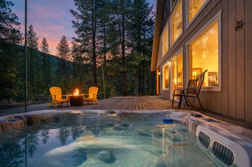 Leavenworth House | Pine Tree Cottage by NW Comfy Cabins