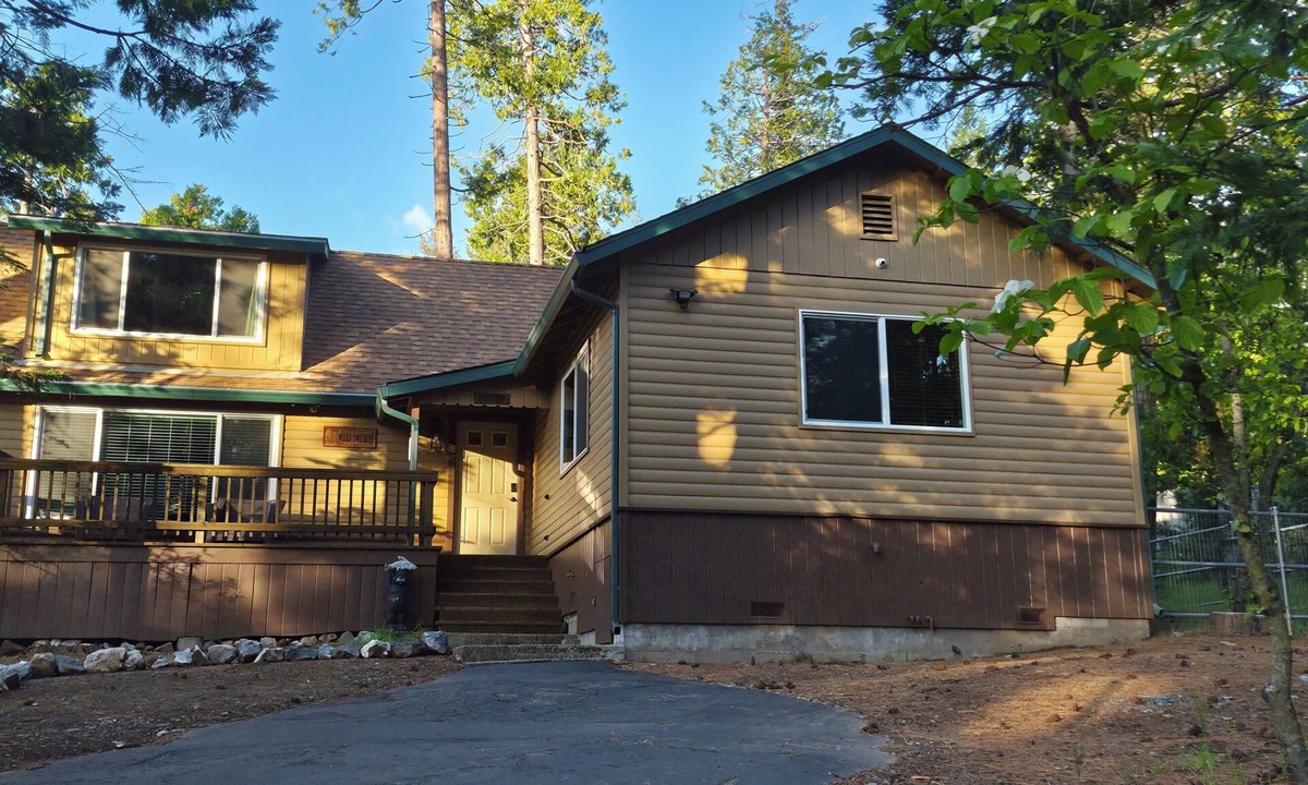 Mi-Wuk Village Cabin | Pinecrestarearentals #15 Stunning! 3rd night free. Just Book 2nights.