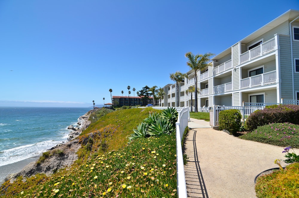 Motel District Hotel | Pismo Lighthouse Suites