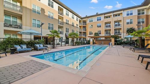 Pilgrim - Triton Apartment | Plaza