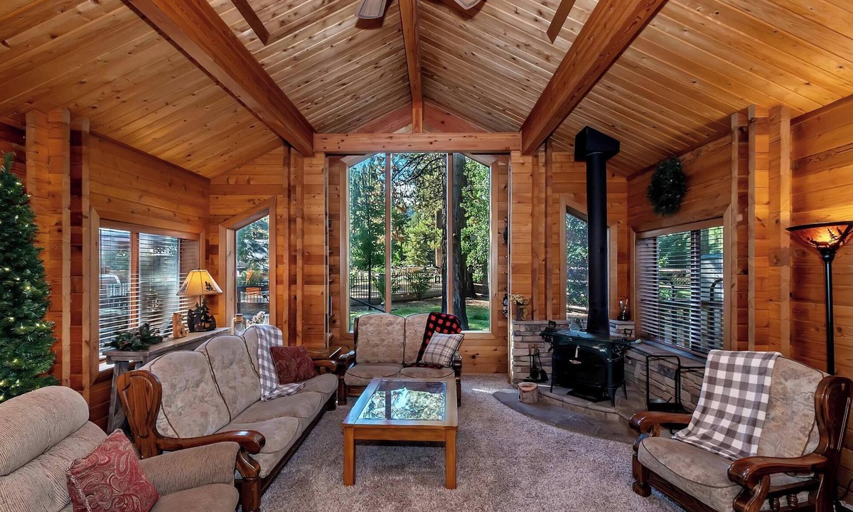 Winter Park Cabin | Ponderosa: Close to Bear Mtn & Snow Summit! Pet Friendly! Game Room! BBQ! WiFi!