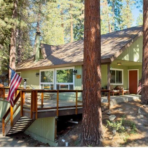 Ponderosa Apartment | Ponderosa Pines Cabin with Treehouse and Zipline