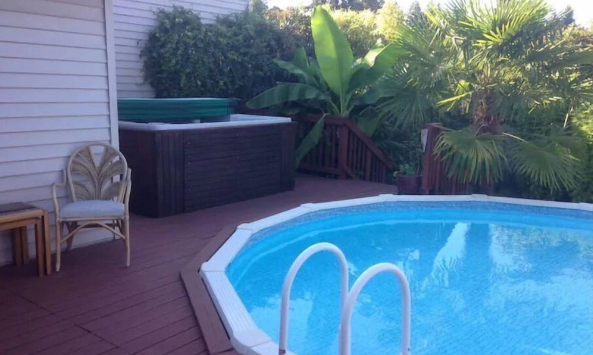 West Linn House | Pool and Hot Tub House West Linn, OR