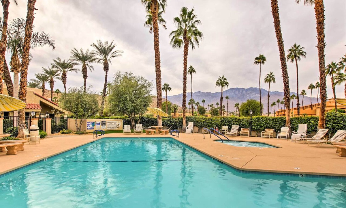 Palm Springs Condo | Pool & Hot Tub Access: Modern Palm Springs Condo