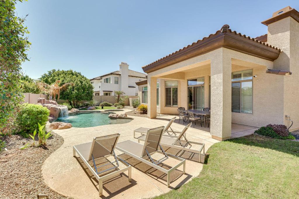 Litchfield Park House | Poolside Dining! Family Home 5 Mi to Goodyear