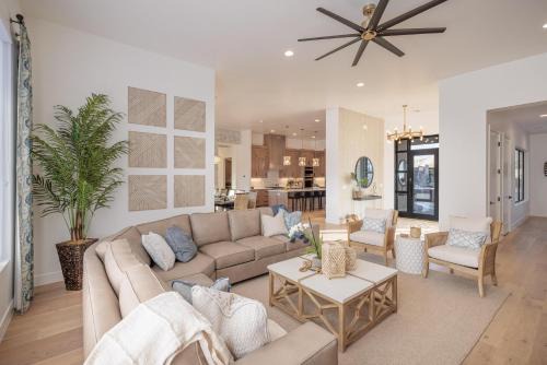 St. George House | Poolside Palms Retreat