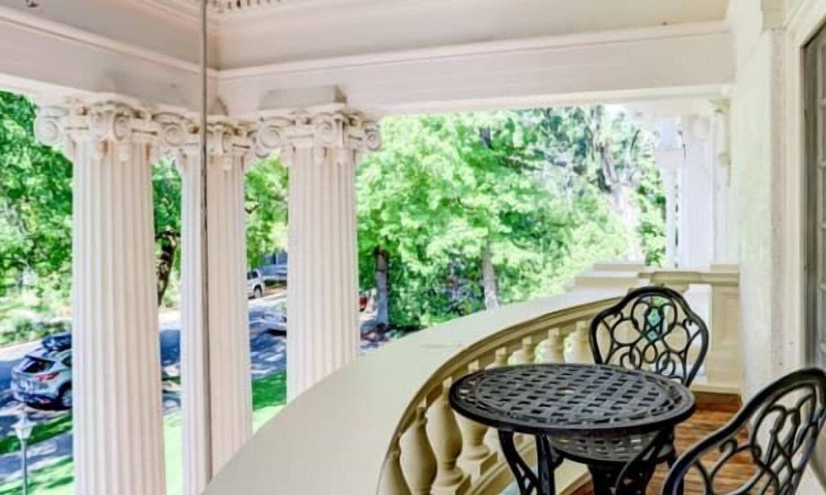 Irvington Bed & Breakfast | Portland's White House Bed & Breakfast - The Ike & Mamie Room