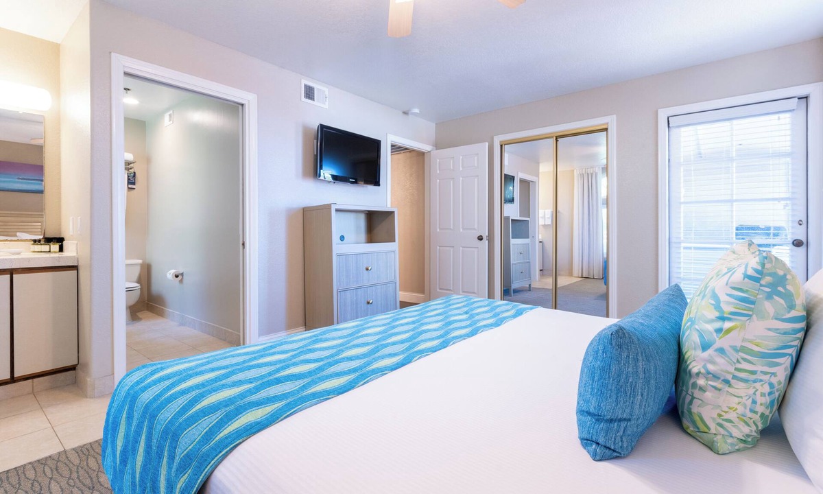 Capistrano Beach Hotel | Prime Location! 4 Convenient Units w/Kitchen, Outdoor Pool, Free Parking!