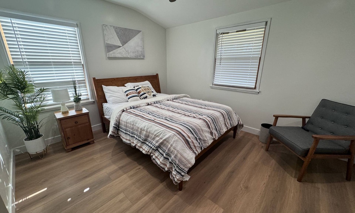 Harbor House | Prime Location! Mid-Century Short-Term Rental near Long Beach Landmarks