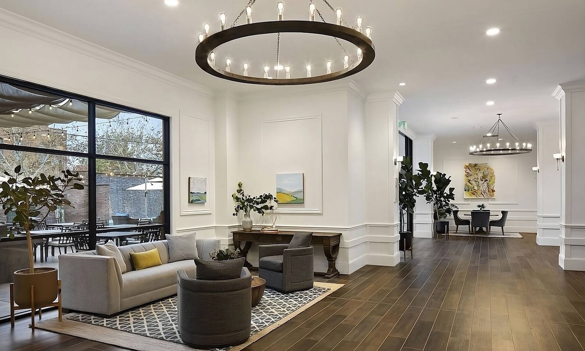 Winters Apartment | Prime Location on the National Park! Loungers, Onsite Art Gallery, Gym, Spa