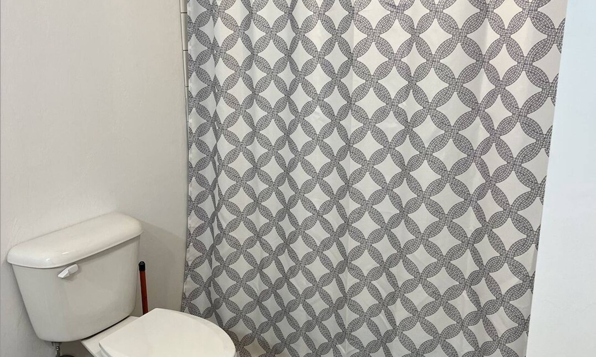 Creswell Apartment | Prime Quick Stop: 1-Bedroom Apartment Close to I-5, Dining, and Fuel.