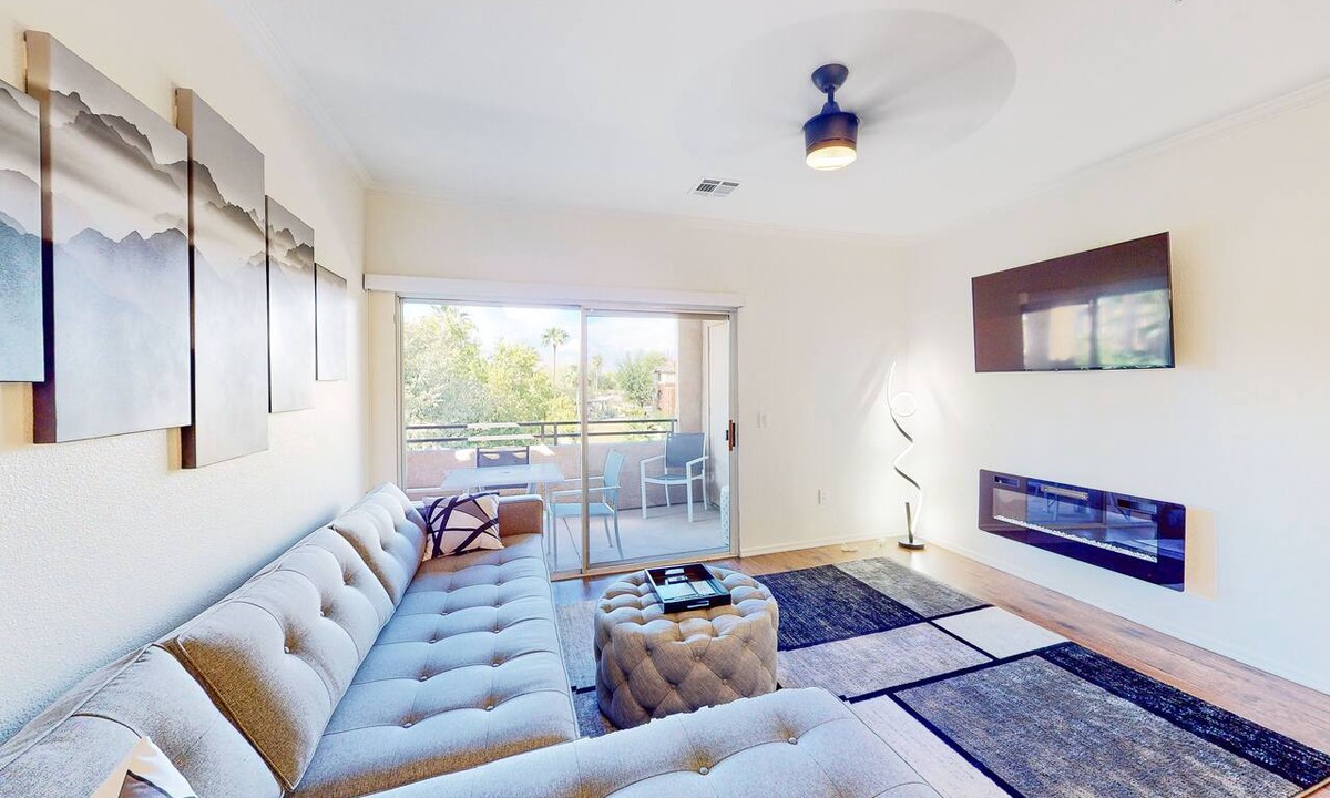 Camelback East Condo | Pristine condo with a putting green, two pools, hot tub, & fitness room
