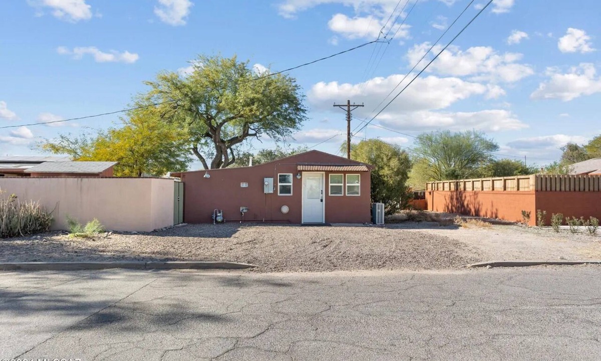 Blenman-Elm Cottage | Private 1-BR cottage w/AC. 650 sq ft walled in backyard. Off street parking.