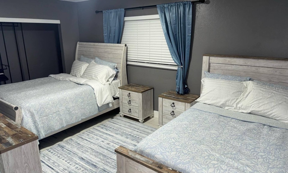 Los Angeles House | Private 3BR Family Home Sleeps 7