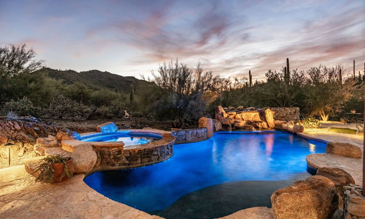 Miramonte House | Private 4-bedroom Digs walking distance to heart of Cave Creek