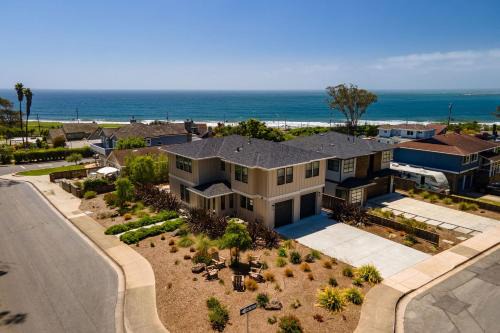 El Granada House | Private Coastal Escape Home Walk to Harbor Beaches & Dining