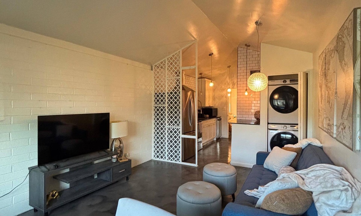 Tempe Apartment | Private Cottage - ASU - Free Shared Bikes - Pets OK