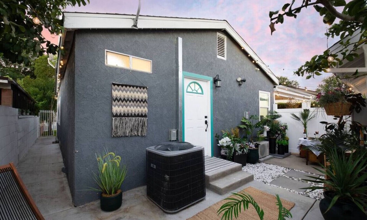 Anaheim Colony Historic District House | Private Fenced 1 BD Guest House w/Parking + W/D