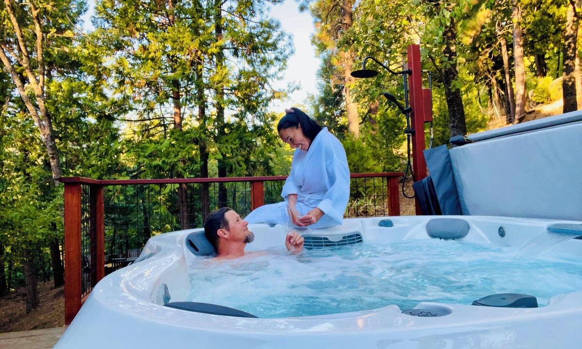Arnold House | Private Hot Tub Near Big Trees & Lakes