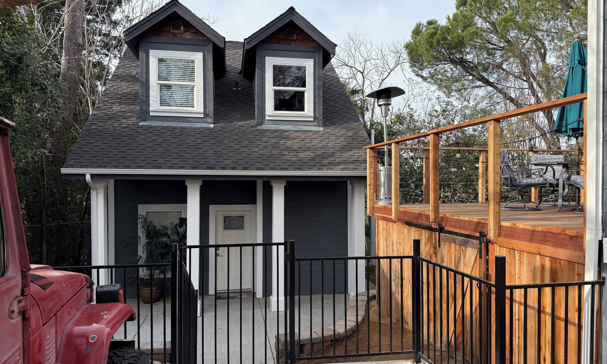 Folsom House | Private Luxury Pool House – Walk to Historic Folsom & Sutter St