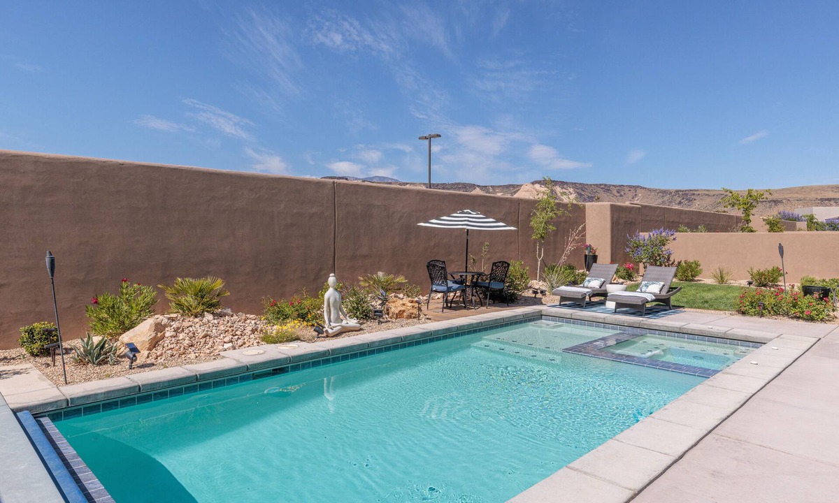St. George House | Private Pool & Hot Tub - 3BR Sleeps 12 w/Casita