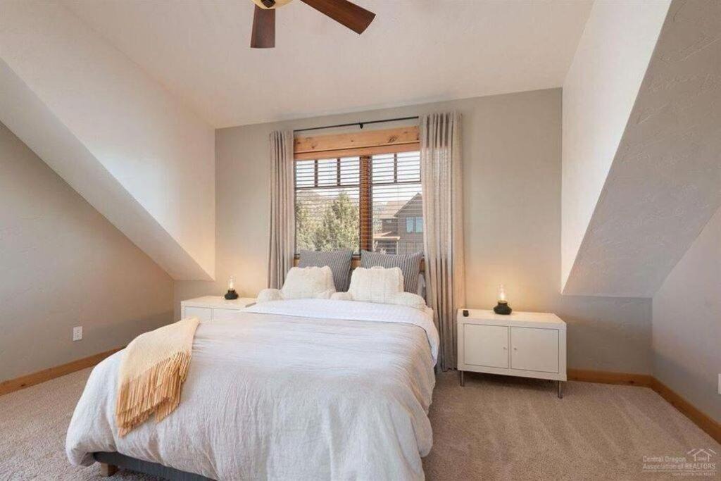 Powell Butte House | Private, Sleeps 6, Modern Craftsman, Long & Short Term Availability