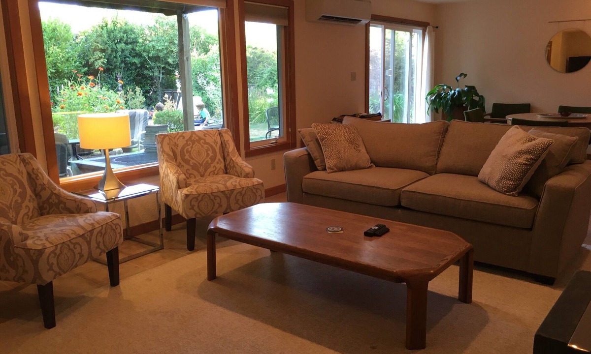 Corvallis House | Private, spacious, 2 bedroom, 1 bath, full kitchen, peaceful garden close to OSU