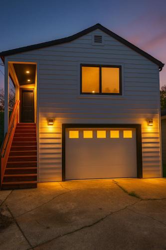 Woodlake House | Private Studio, Near DT & Cal Expo, Free Parking