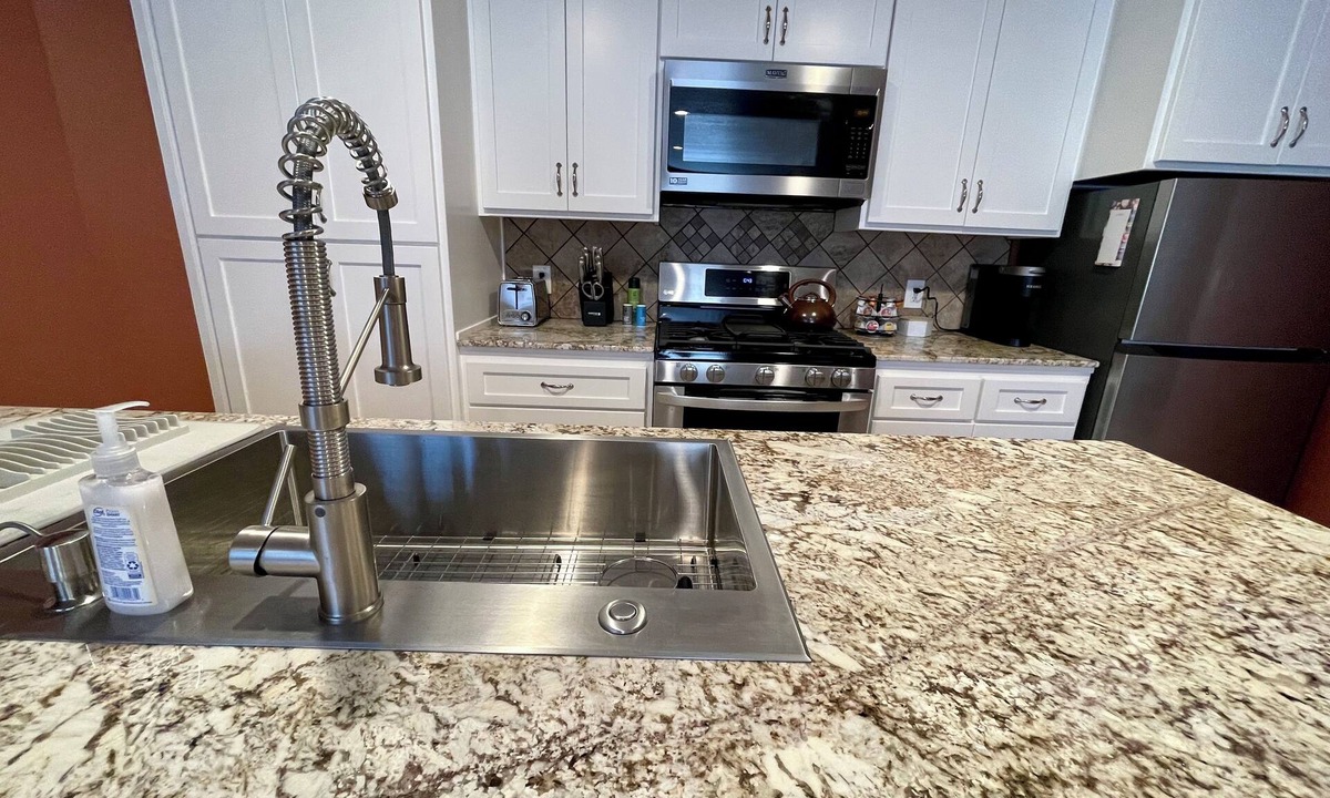 Santa Maria Apartment | Private top floor spacious 1 bedroom retreat - Guesthouse
